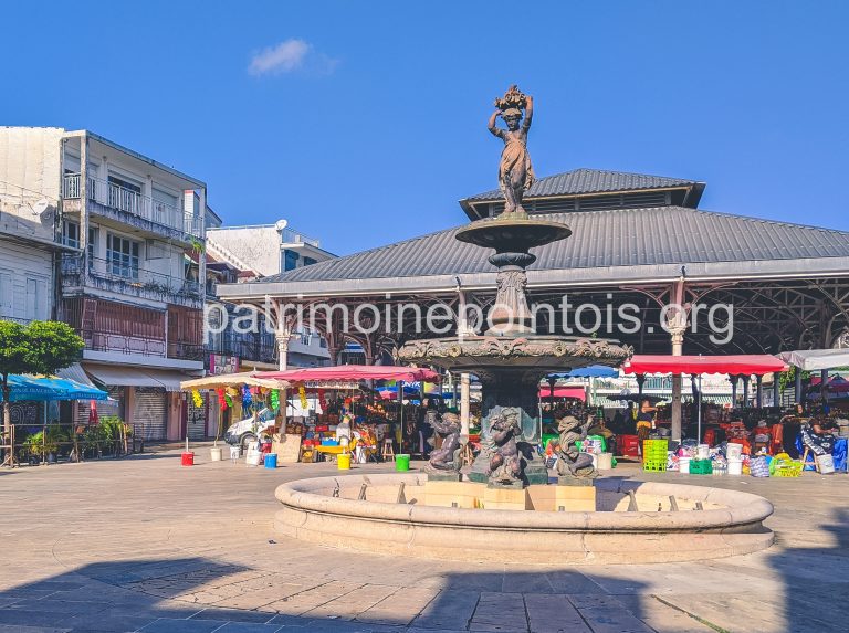 arché central marché aux epices pointe-a-pitre guadeloupe monument historique architecture fer fonte fontaine
